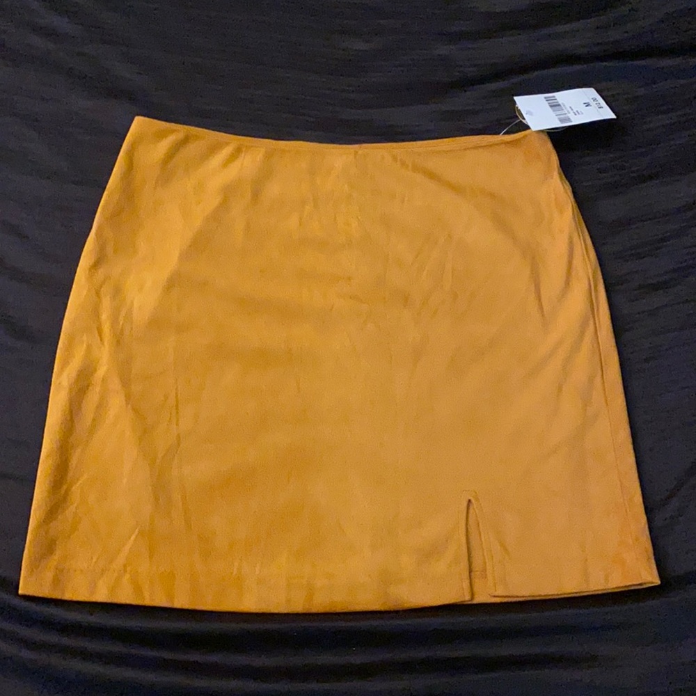 Camel velvet-like skirt! (M) new w/t tags!